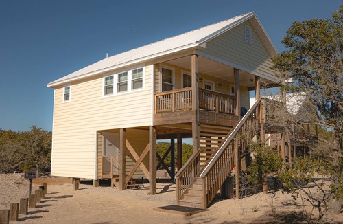 Corolla Cottage | Mellow For Shore-Built in 2023-3.5 Miles off pavement 4WD required-AIR DOWN!
