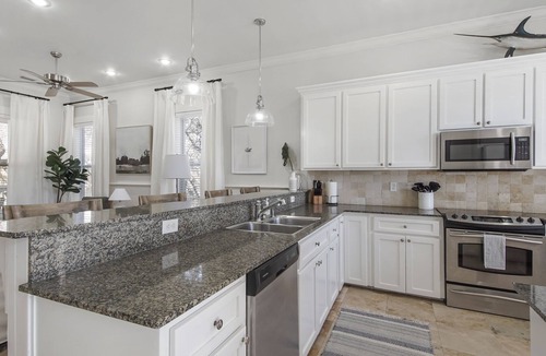 Seacrest House | Mermaids Retreat 30A 🧜🏻‍♀️ STEPS to Beach Access, Pvt Heated Pool, Gulf Views, Bikes