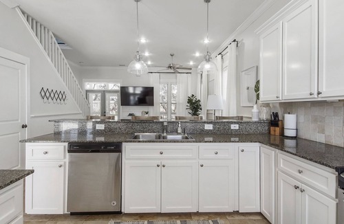 Seacrest House | Mermaids Retreat 30A 🧜🏻‍♀️ STEPS to Beach Access, Pvt Heated Pool, Gulf Views, Bikes