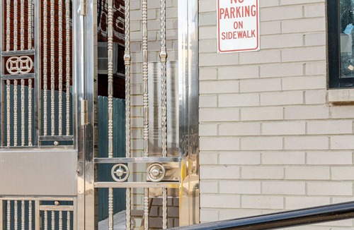 West Poplar Apartment | Mins to Fishtown & Center City | GlobeNest