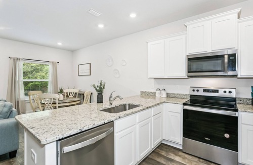 Pine Forest House | Modern 3-Bedroom Townhome with Pool Access