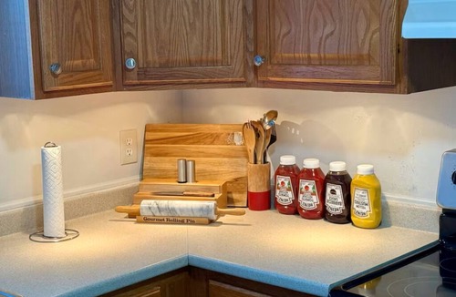 South Hills House | Modern 3BR Townhouse Close To Downtown Pittsburgh