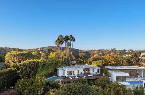 Beverly Glen House | Modern Beverly Hills Estate 180° Jetliner Views