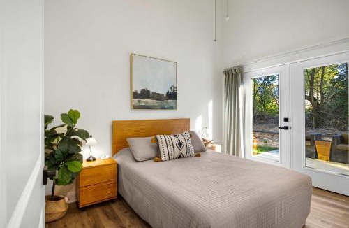 Tyler House | Modern Cabin Retreat Easy Drive to Canton and Tyler