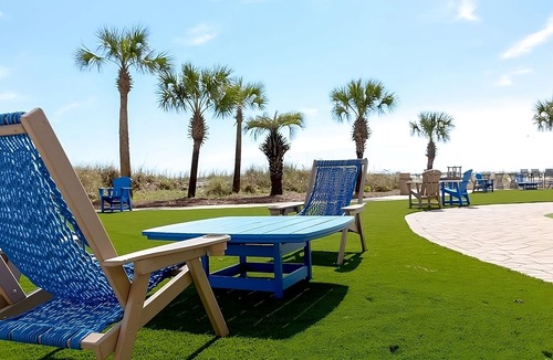 Fort Walton Beach Hotel | Modern Island Escape with Swimming Pools Near Boardwalk Fun | 3 Units