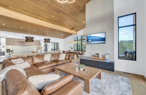 Beech Mountain House | Modern Luxury View Home with Sauna, Steam Room & Hot Tub