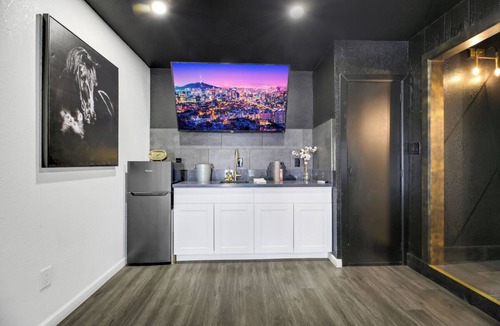 Pinto Palomino House | Modern Ranch 7 Bedroom House close to strip
