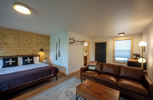 Eureka Springs Hotel | Modern Rustic Designed Suite