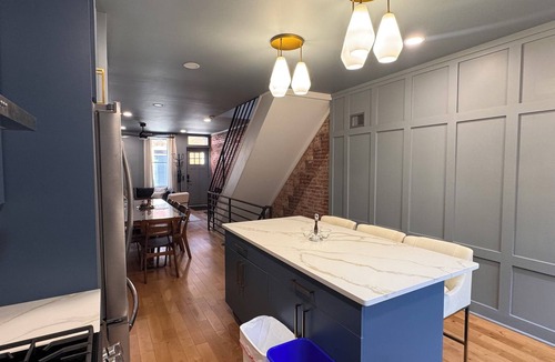 Point Breeze House | Modern & Vintage Vibes, W/Roof Deck Near Stadiums, Transit & Center City Sites