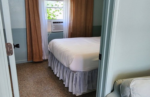 Biltmore Beach Hotel | Monterey Motel - Beach Cottage 9 at Beach Access 8. Large Pool. Newly Remodeled.
