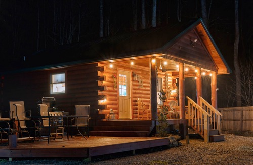 Sylva Cabin | Moonlight Ridge - a wonderful little log cabin on 4 wooded acres