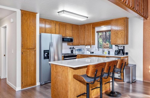 Cold Springs Cabin | Mother's Day- Pinecrest Lake is OPEN! 5 Min to the Lake! Book Now. We Sleeps 10