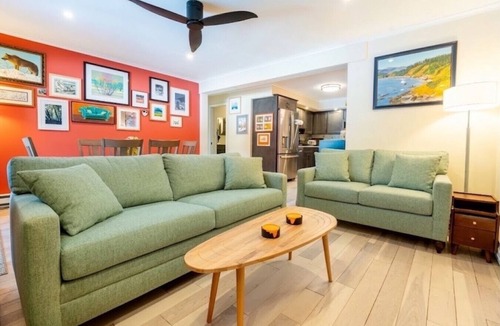 Mendon Condo | Mountain Basecamp Near Killington | Fireplace + Pool Access