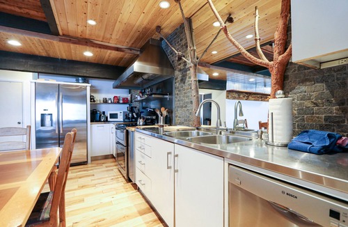 Majestic Pines Condo | Mountain Cabin, Open Floor Plan, Private Washer/Dryer. Near the Golf Course