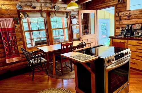 Ashland House | Mt Ashland Homestead, Ashland 10m., 40 acres ridgetop old forest, right by PCT