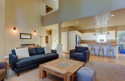 RiverWild House | Mt Bachelor Vlg Resort Home. Swimming, Fireplace, River Trails, Garage. Near Golf and Biking Trails.