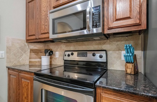 Bella Vista House | Mulligan Manor: Golf > Bike > Play > Private Hot Tub > Pet Friendly