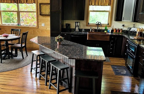 Franklin Cabin | Mystic Smoky Mornings, Woodland Charm, Sunsets & Starry Nights Await