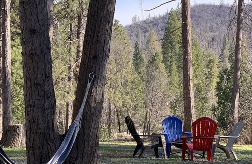 Mariposa Cabin | Near 2 Yosemite Entrances - Hot Tub - Fire Pit - Wood Burning Stove - Pets OK