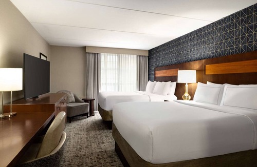 Green Tree Hotel | Near Acrisure Stadium + Free Parking & Restaurant