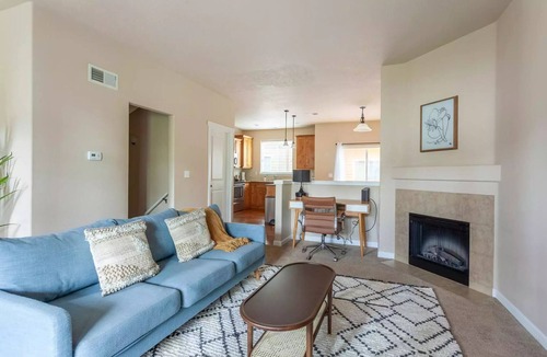 Five Oaks House | Near Brickhaus Coffee+Dos Hermanos Bakery w/Board Games-Coffee Maker+Microwave