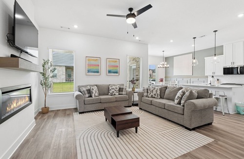 Bentonville - Fayetteville House | New Build 4BR Retreat Heart of NWA 15 Min to UofA & Fayetteville