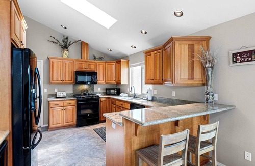 Three Rivers House | NEW LISTING| Riverfront Retreat | Peaceful Luxury on the Deschutes River