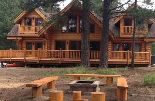 Oregon Water Wonderland Cabin | New Log Home on Big Deschutes River Within 1.5 mi of Sunriver, Oregon-fish&ski