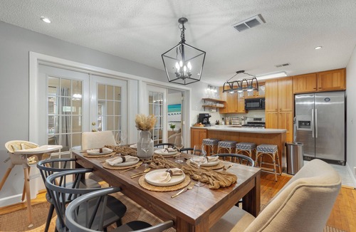 Mary Esther House | NEW! Okaloosa Island, Destin, Navarre 3 bedroom/2 bath, pool, beach gear
