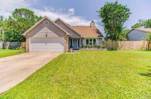Navarre House | New on the Market - Perfect home for your family get togethers!