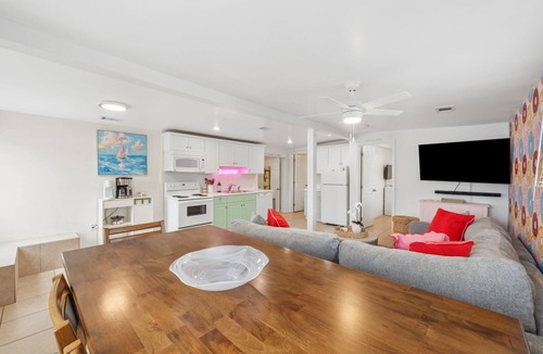 Laguna Beach House | NEW! Sleeps 9 + golfcart + walk to beach and thomas donut + stocktank pool