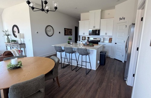 Farmington House | Newly Built 3B/2B home in Goose Creek Village 13 mins from UofA Campus