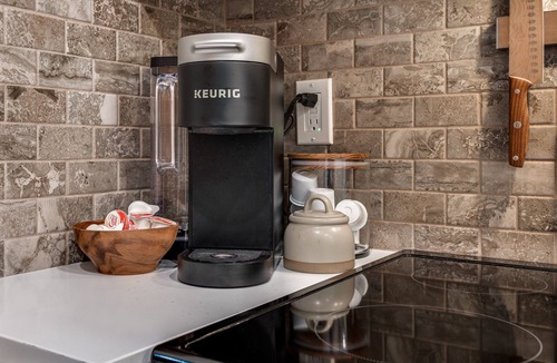 Bend Condo | Newly Remodeled Luxury Condo at Seventh Mountain Resort Close to Mt Bachelor