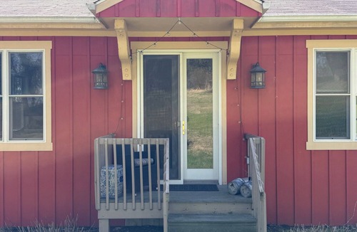 Manor Cottage | NFL draft-ready 25 mi to stadium2-bedroom cottage in beautiful Harrison City