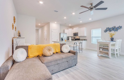 Ferry Pass Apartment | Nurse-ready Rental 2 Mi to UWF Campus & Hospital!