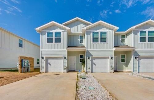 Florida Panhandle House | Nurse-Ready Rental 2 Mi to UWF Campus & Hospital!