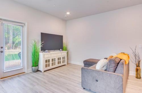 Florida Panhandle House | Nurse-Ready Rental 2 Mi to UWF Campus & Hospital!