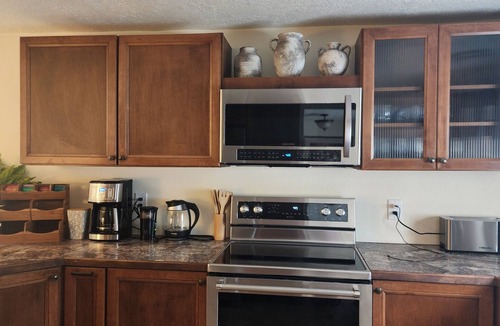 Dallas House | Oak Creek Acres 3-bedroom house on 12 acres just outside of Dallas Oregon