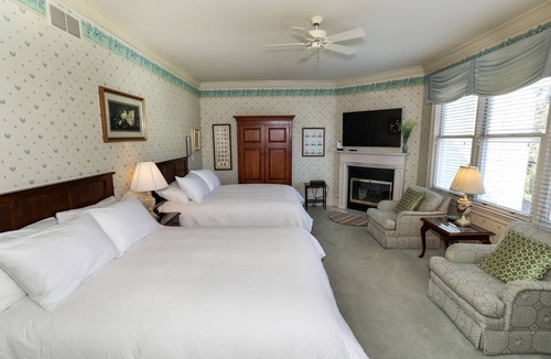 Plum Bed & Breakfast | Oakmont Inn