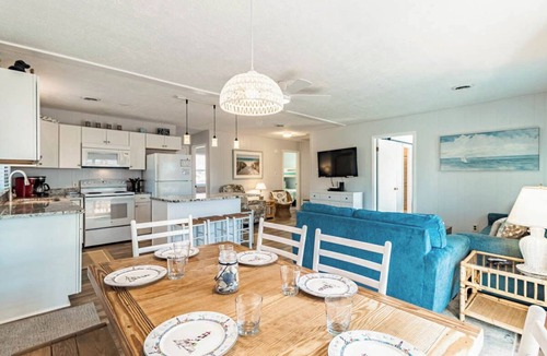 Carolina Dunes House | Ocean and sunrise views from the rooftop deck at Mess'n Around by Sun Realty