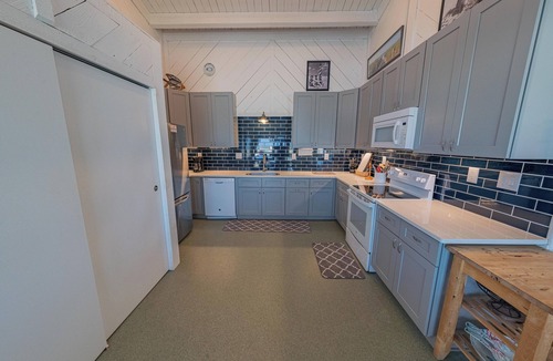 Colington House | Oceanfront Cottage - 3 bedroom & 2 bathrooms - Great Ocean Views - Pet Friendly