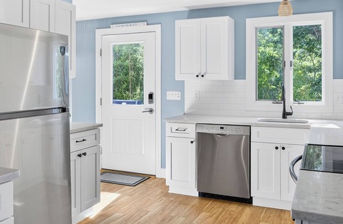 West Falmouth House | Oceanfront, Old Silver Beach