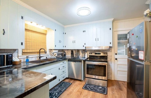 Winston - Salem House | Olde Towne Retreat | Pet-Friendly Family Retreat Near Campus