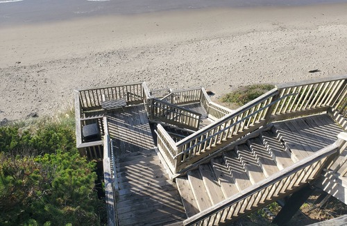 Lincoln City House | Olivia Beach Parkside house with hot tub and short walk to beach