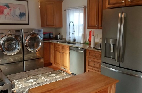 Buzzards Bay House | Onset Beach, steps to Broad Cove with private beach.