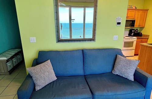 Long Beach Condo | OPEN 8/1-8/8 2 FREE Beach chairs Condo on the Beach