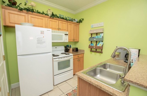 Long Beach Condo | OPEN 8/1-8/8 2 FREE Beach chairs Condo on the Beach