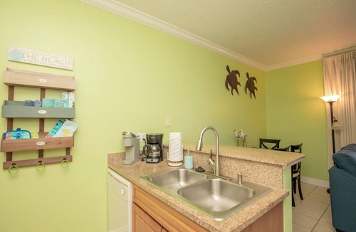 Long Beach Condo | OPEN 8/1-8/8 2 FREE Beach chairs Condo on the Beach