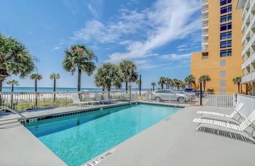 Panama City Beach Hotel | Palm & Tide | King Room | Near PCB Beaches | Family Fun | 2 Units