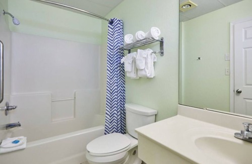 West Panama City Beach Hotel | Palmetto | Classic QQ + Kitchen | Family Beach Trip | Gulf View